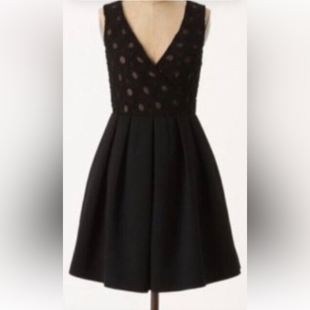 McGinn Black Sleeveless V-Neck Fit and Flare Mini Dress in Sz 6-cotton blend